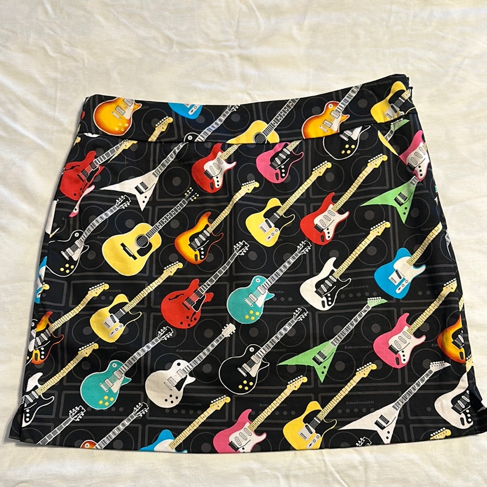 LOUDMOUTH Colorful Guitar Print Ladies Skort 4 NWOT